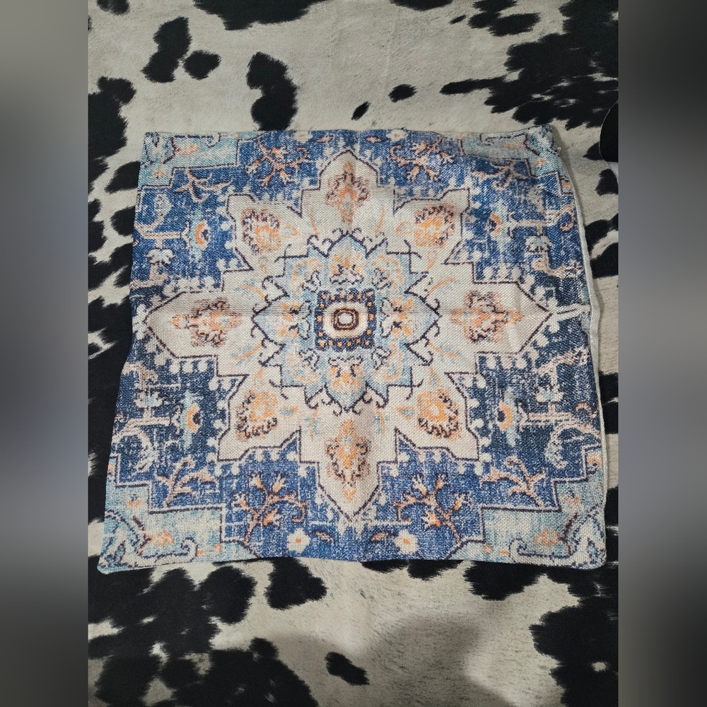 Set Of 2 Blue and Cream Decorative Pillow Covers